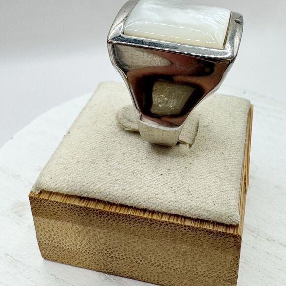 Mother Of Pearl Large Chunky Square Silver Tone Ring Size 7 - Picture 3 of 8